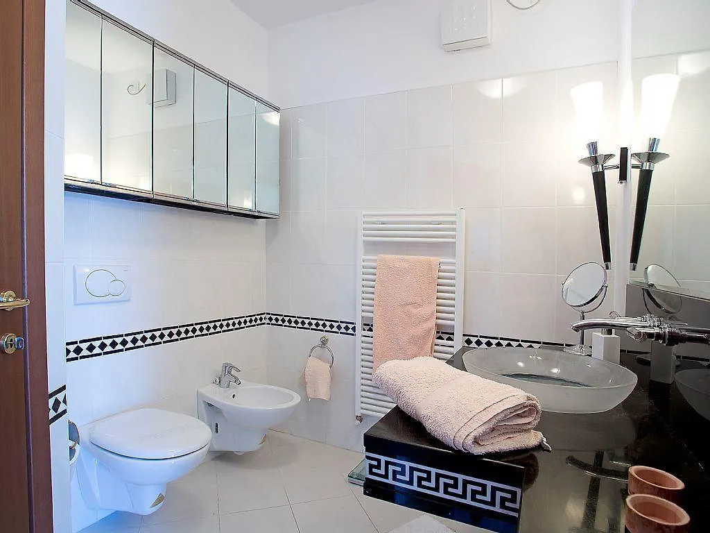 Belvedere Menaggio-4 Luxury Homes-By Italian Apartments Casa Paradiso, Apartmento Belvedere, Woon Belvedere Apartment Penthouse, Vh Apartment Bella Vista  Menaggio